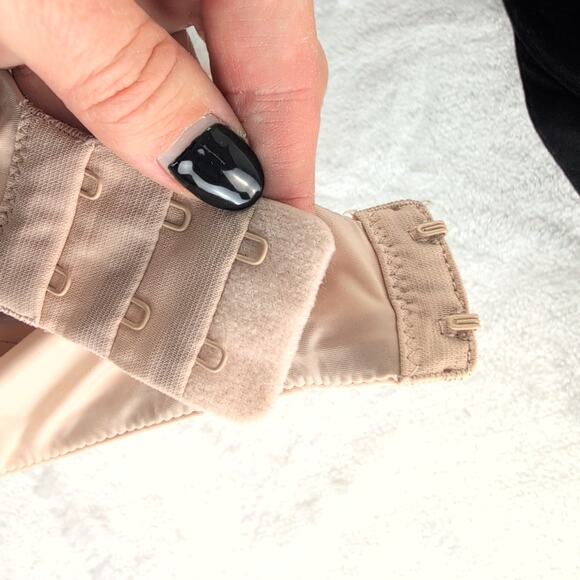 Victoria's Secret (2)Wired Unpadded Demi/BodyByVictoria Bras Size36DD Nude/Black - Picture 7 of 9